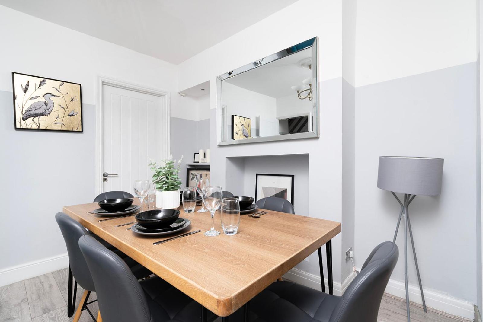 Large 4 Bedroom House With Parking Available London Exterior photo
